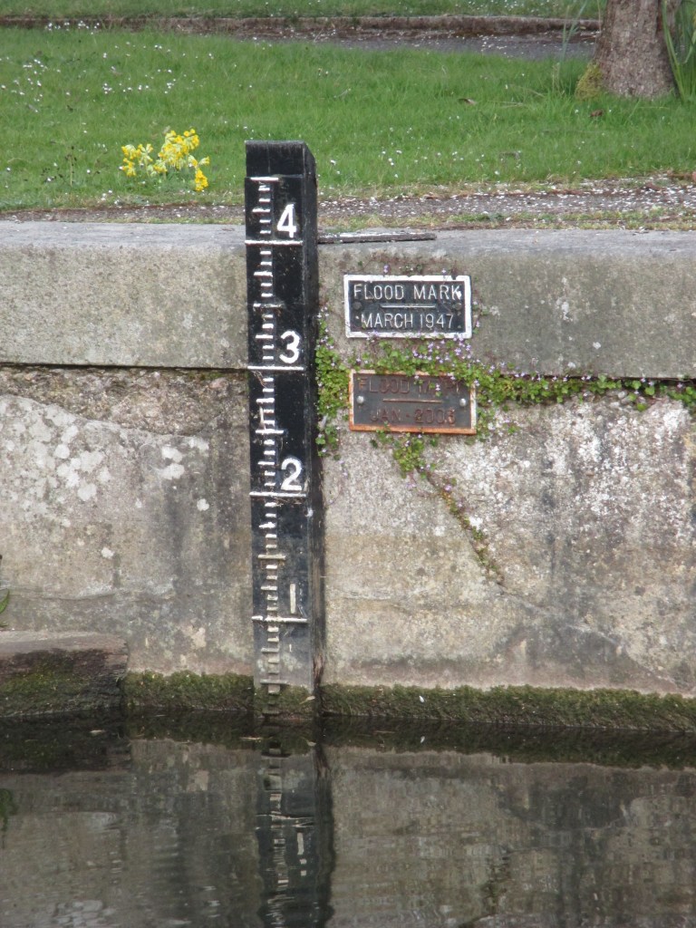 Colour photograph of the water level marker at Mapledurham Lock showing flood levels recorded in March 1947 and January 2003.