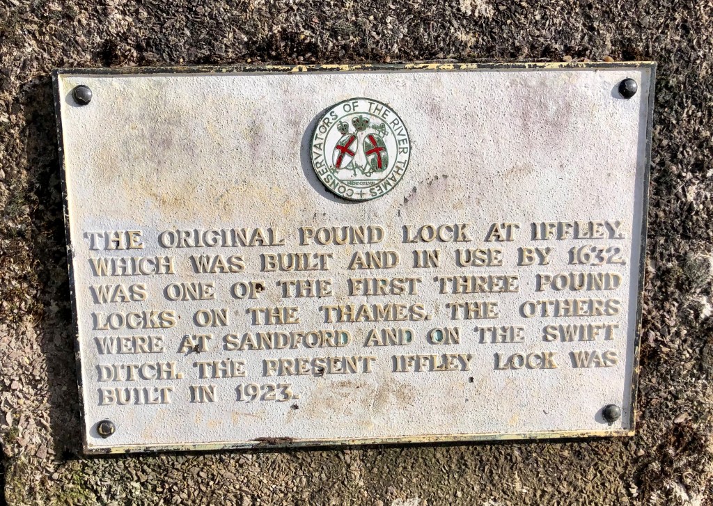 Plaque reads, ‘The original pound lock at Iffley, which was built and in use by 1632, was one of the first three pound locks on the Thames. The others were at Sandford and on the swift ditch. The present Iffley Lock was built in 1923’. Text below the logo for the 'Conservators of the River Thames'.